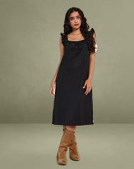 Merrily Smock Midi Dress in Poplin Black